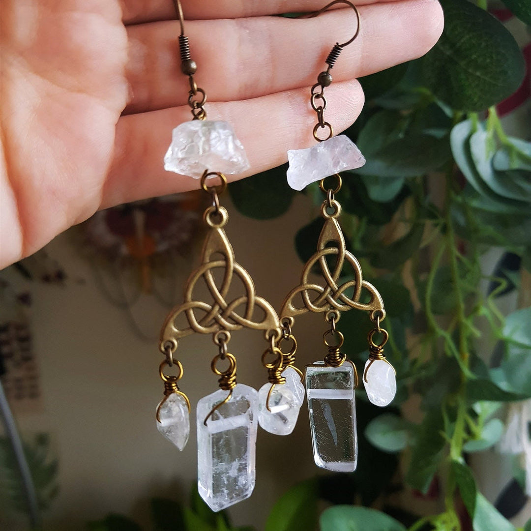 Boucles d'oreilles pendantes en citrine brute avec nœud mystérieux de la Trinité d'Olivenorma