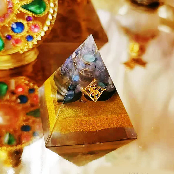 Pyramide d'orgone en obsidienne cristal clair en pierre de lune Olivenorma