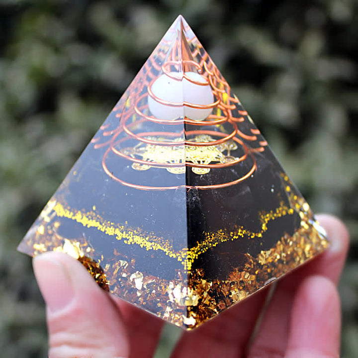 Pyramide orgonite en obsidienne de jade blanc Olivenorma de 6 cm