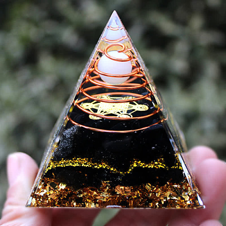 Pyramide orgonite en obsidienne de jade blanc Olivenorma de 6 cm