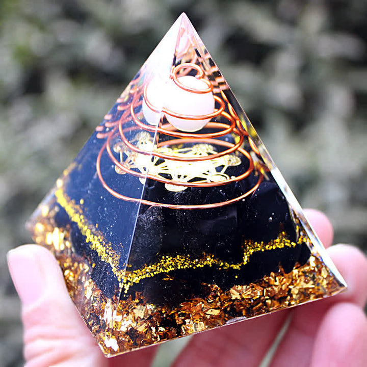 Pyramide orgonite en obsidienne de jade blanc Olivenorma de 6 cm