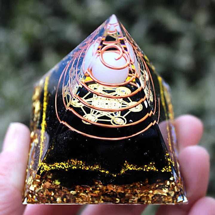 Pyramide orgonite en obsidienne de jade blanc Olivenorma de 6 cm