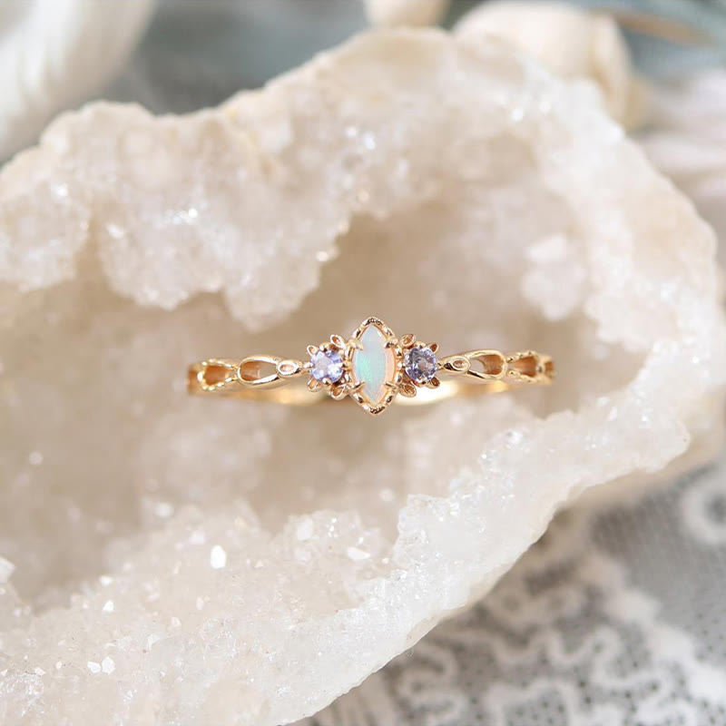 Ensemble de bijoux en pierres précieuses avec collier, bague et boucles d'oreilles en opale Olivenorma