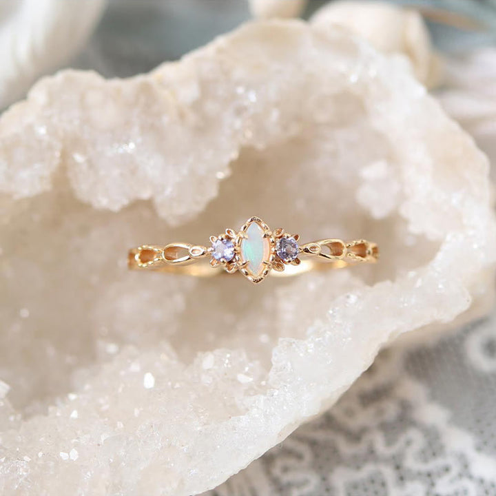 Ensemble de bijoux en pierres précieuses avec collier, bague et boucles d'oreilles en opale Olivenorma