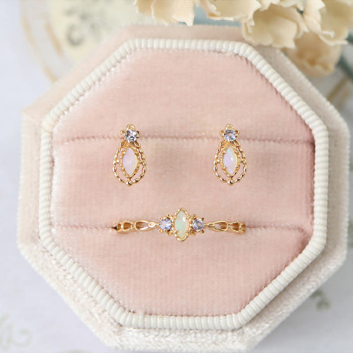 Ensemble de bijoux en pierres précieuses avec collier, bague et boucles d'oreilles en opale Olivenorma