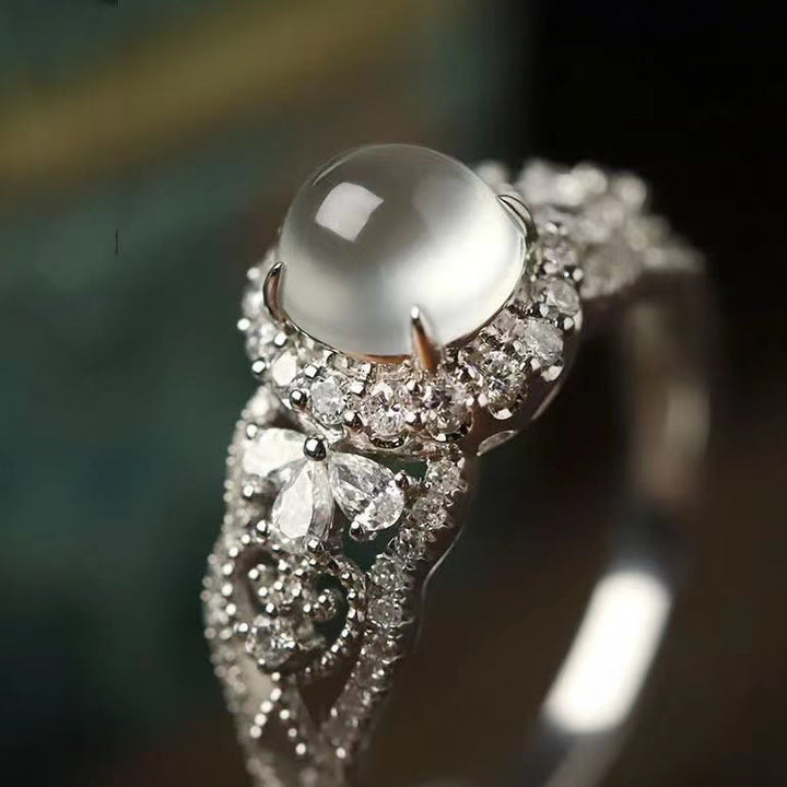 Bague solitaire élégante incrustée de pierre de lune grise Olivenorma