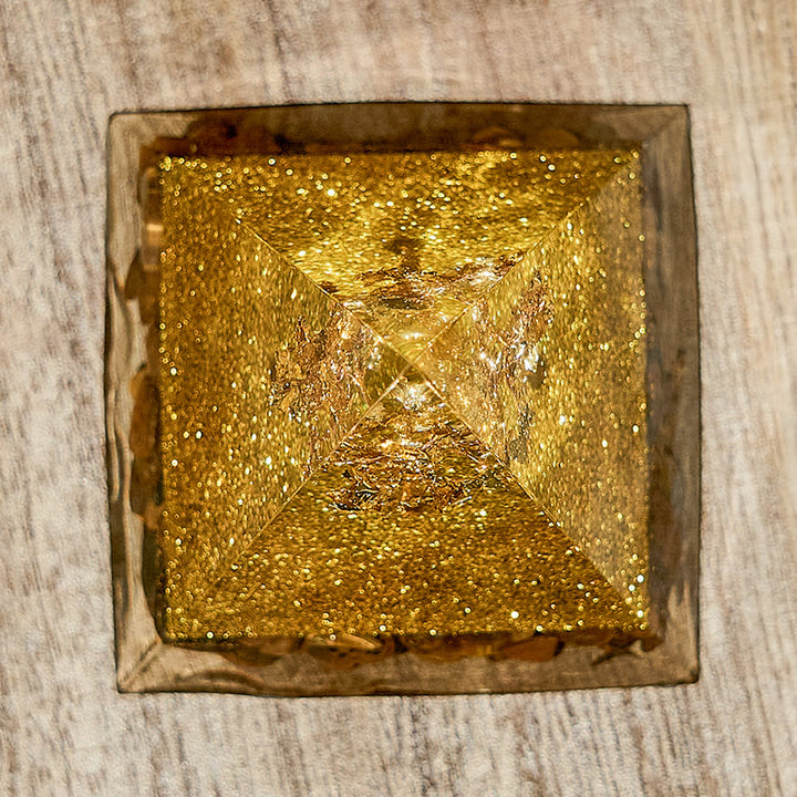 Pyramide d'orgone énergétique de guérison naturelle en œil de tigre Olivenorma