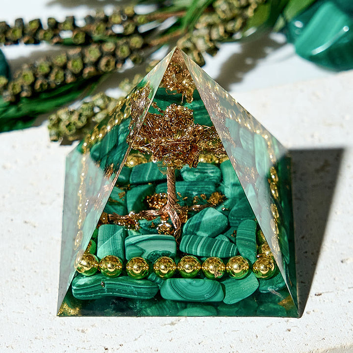 Pyramide d'orgone de guérison et d'équilibrage des chakras en malachite naturelle Olivenorma