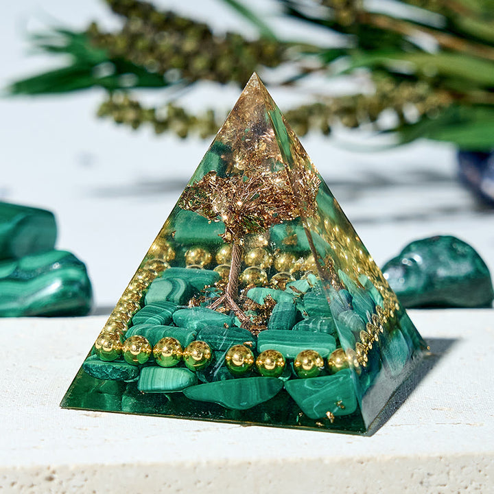 Pyramide d'orgone de guérison et d'équilibrage des chakras en malachite naturelle Olivenorma