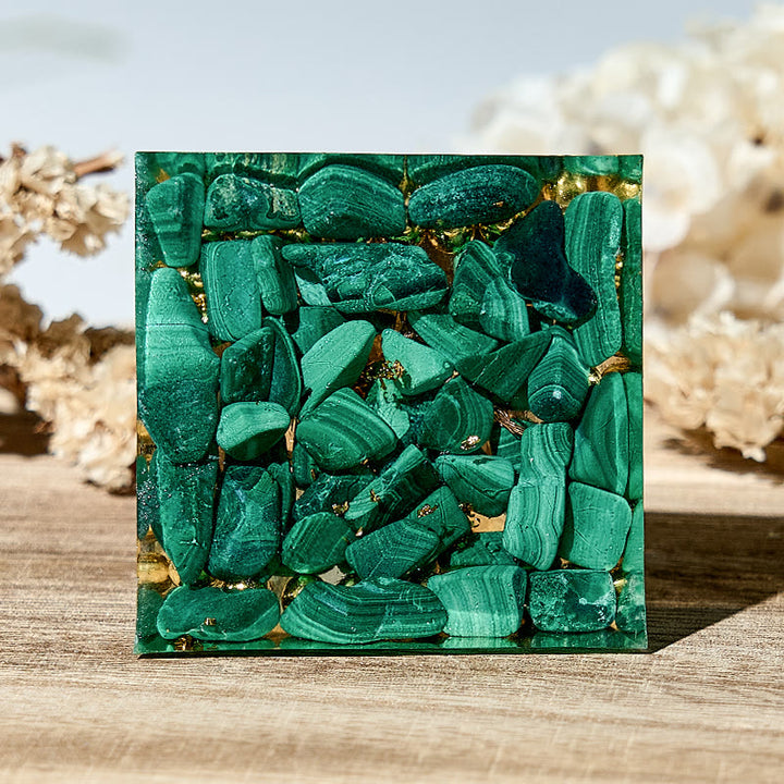Pyramide d'orgone de guérison et d'équilibrage des chakras en malachite naturelle Olivenorma