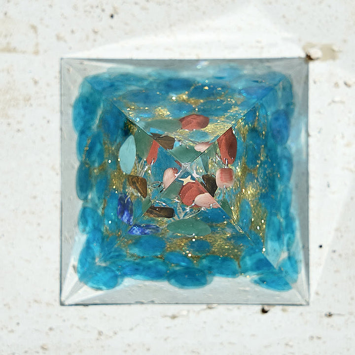 Pyramide d'orgone d'énergie de chakra d'aigue-marine d'arbre de vie d'Olivenorma