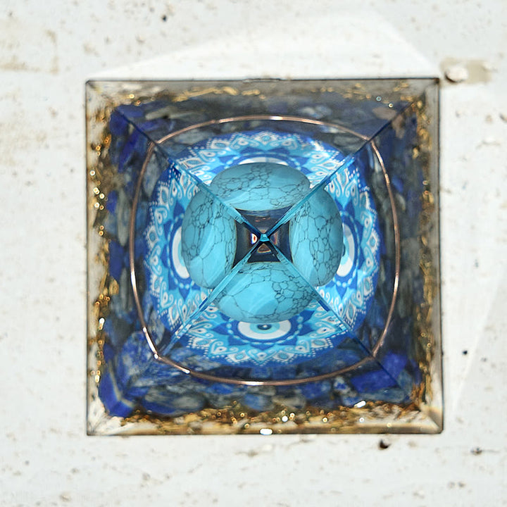 Pyramide d'orgone de protection contre le mauvais œil avec sphère turquoise Olivenorma