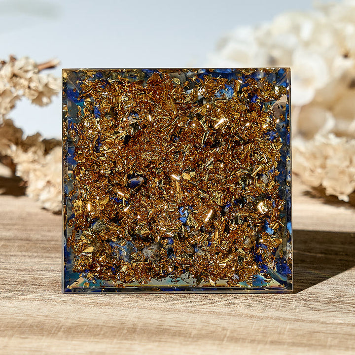 Pyramide d'orgone de protection contre le mauvais œil avec sphère turquoise Olivenorma