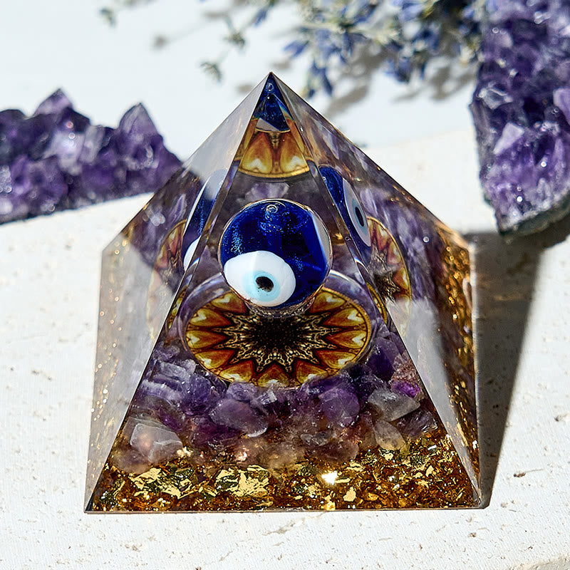 Pyramide d'orgone en cristal fait main contre le mauvais œil en améthyste Olivenorma