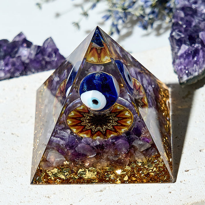 Pyramide d'orgone en cristal fait main contre le mauvais œil en améthyste Olivenorma