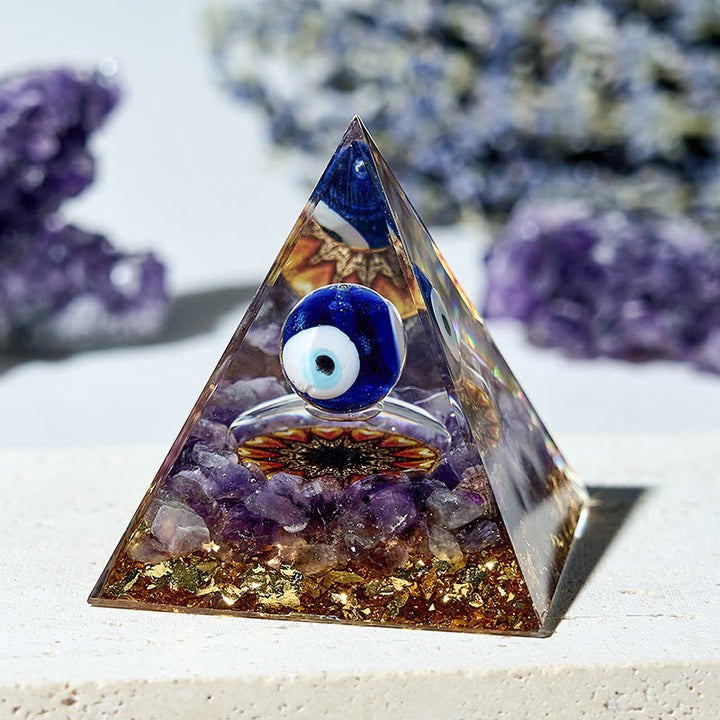 Pyramide d'orgone en cristal fait main contre le mauvais œil en améthyste Olivenorma