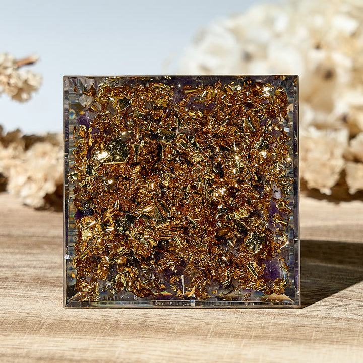 Pyramide d'orgone en cristal fait main contre le mauvais œil en améthyste Olivenorma