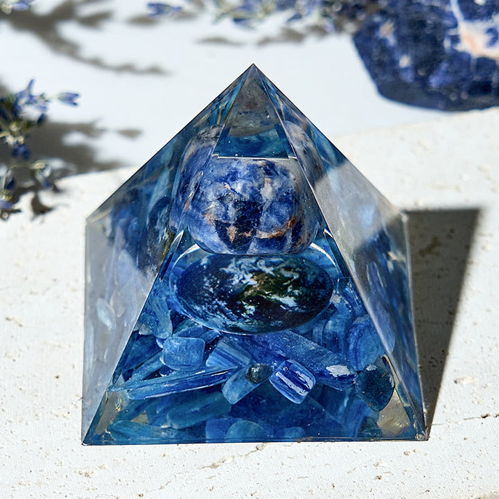 Pyramide d'orgone en sodalite et cyanite véritable Olivenorma