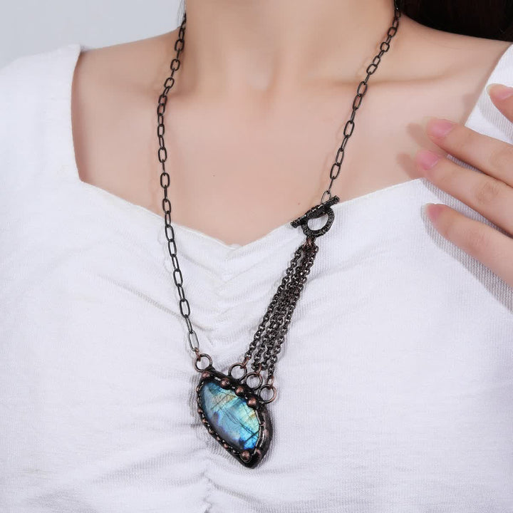 Collier pendentif en labradorite naturelle de forme aléatoire Olivenorma