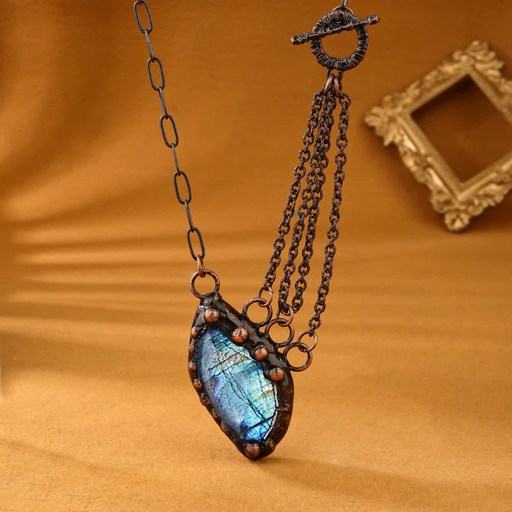 Collier pendentif en labradorite naturelle de forme aléatoire Olivenorma