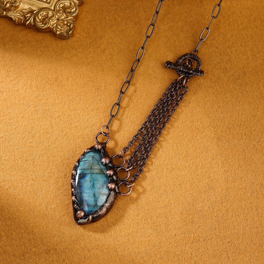 Collier pendentif en labradorite naturelle de forme aléatoire Olivenorma