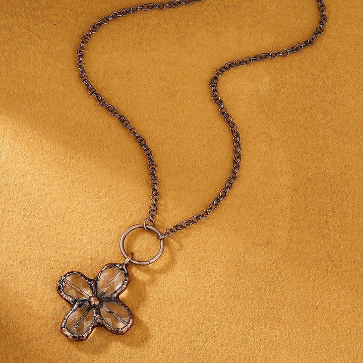 Collier avec pendentif en cristal transparent naturel en forme de trèfle Olivenorma