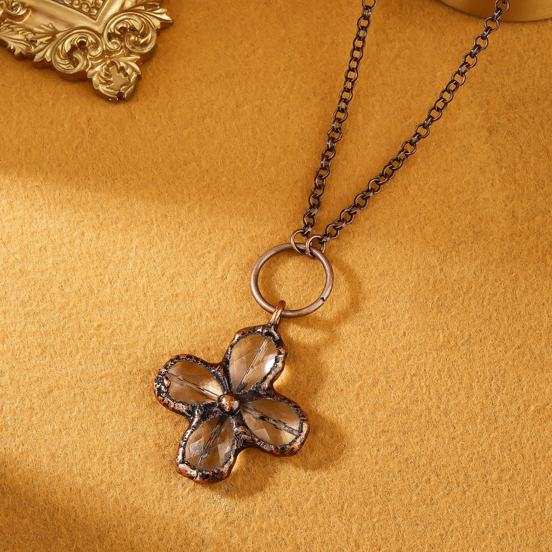 Collier avec pendentif en cristal transparent naturel en forme de trèfle Olivenorma
