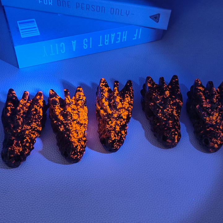 Décoration en pierre précieuse de tête de dragon polie en Yooperlite naturelle Olivenorma