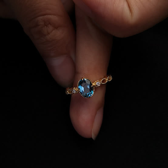 Bague olivenorma vintage avec topaze bleue ovale