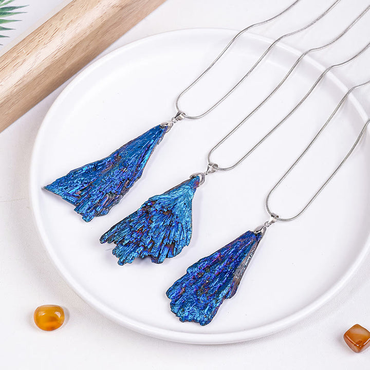 Collier en tourmaline noire naturelle à plumes bleues Olivenorma