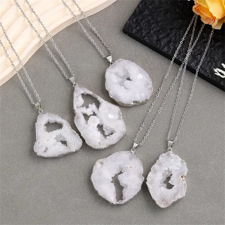 Collier avec breloque en agate blanche naturelle Olivenorma