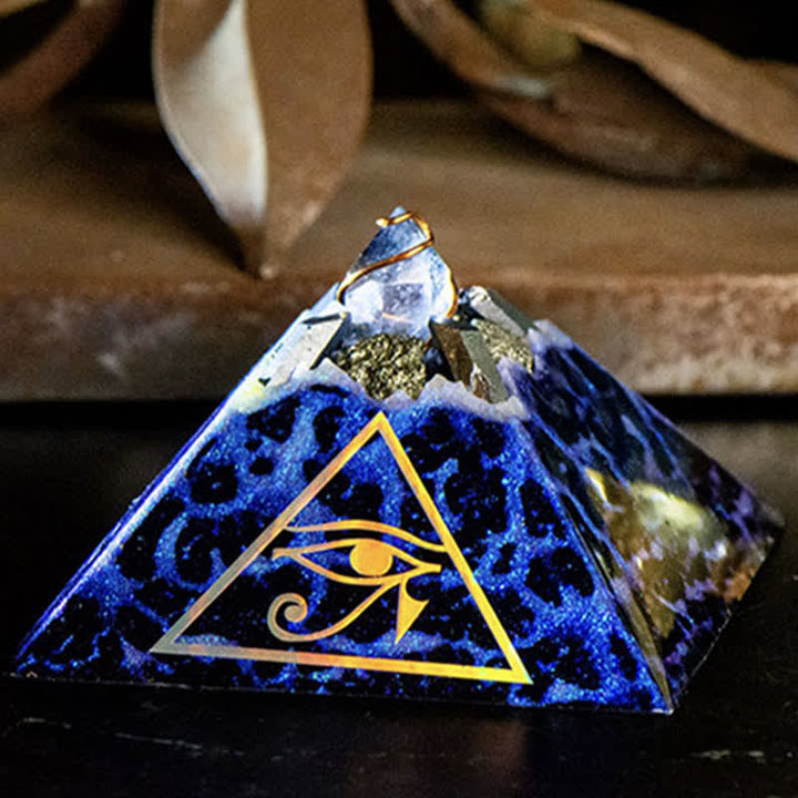 Pyramide d'orgone de flèche d'énergie de cristal d'Olivenorma Œil d'Horus