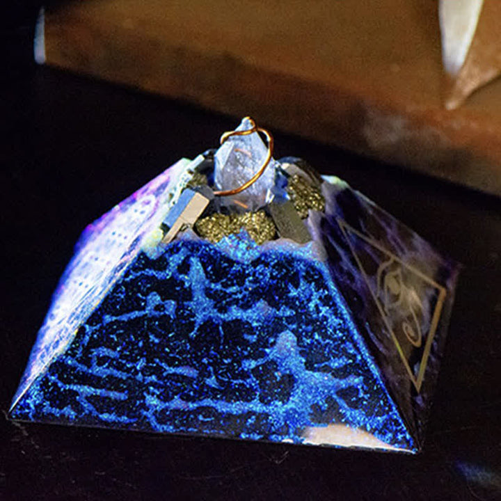 Pyramide d'orgone de flèche d'énergie de cristal d'Olivenorma Œil d'Horus