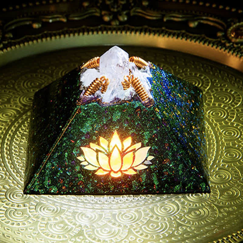Pyramide d'orgone en forme de flèche énergétique en cristal de lotus Olivenorma de 9 cm