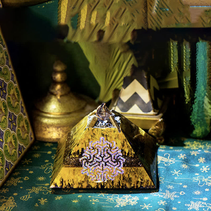 Pyramide d'orgone dorée à flèche énergétique en cristal Olivenorma de 14 cm