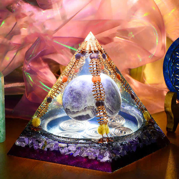 Pyramide d'orgone à boule d'énergie en améthyste Olivenorma de 15 cm
