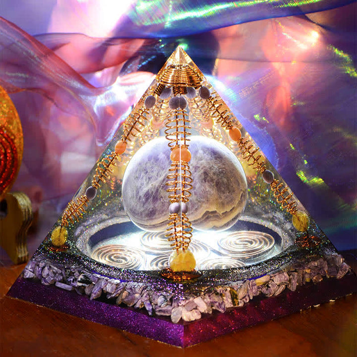 Pyramide d'orgone à boule d'énergie en améthyste Olivenorma de 15 cm