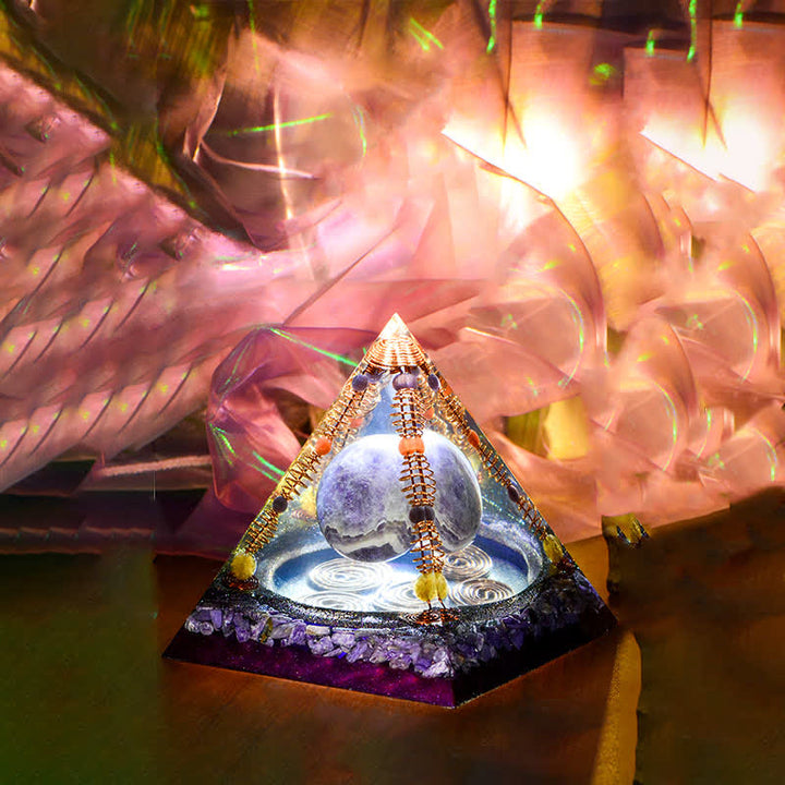 Pyramide d'orgone à boule d'énergie en améthyste Olivenorma de 15 cm