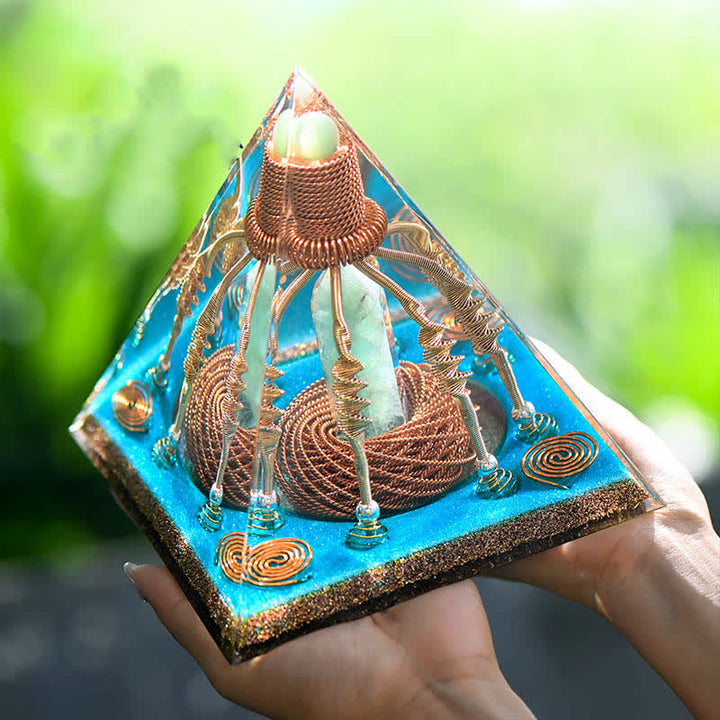 Pyramide énergétique orgone en fil de cuivre et aventurine verte Olivenorma