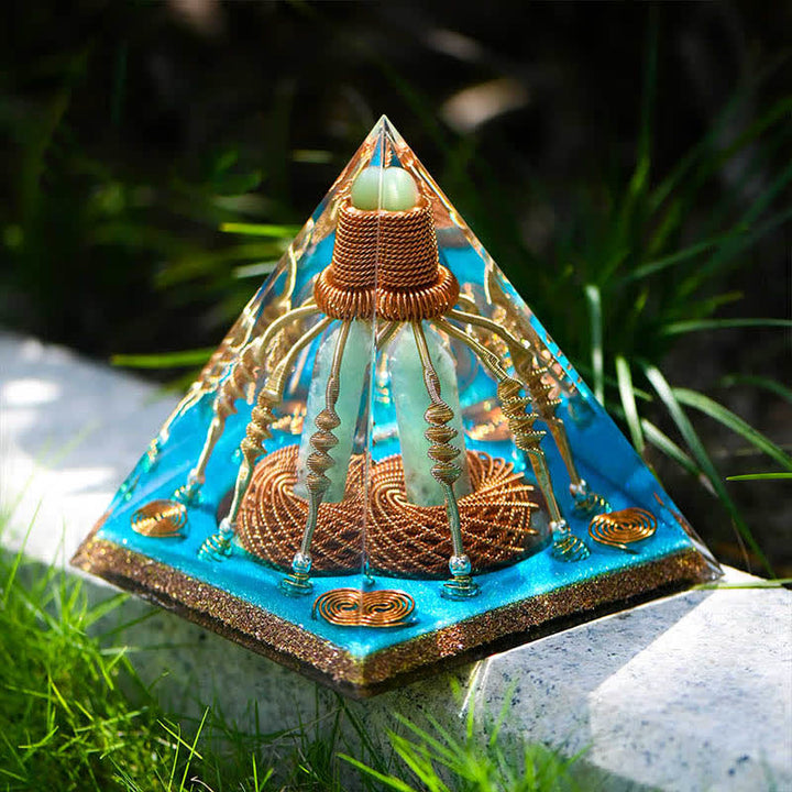 Pyramide énergétique orgone en fil de cuivre et aventurine verte Olivenorma