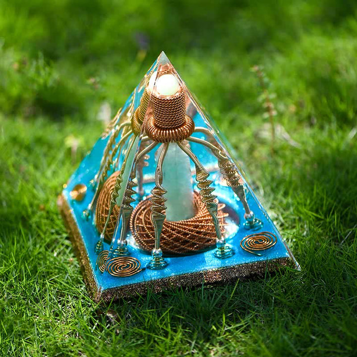 Pyramide énergétique orgone en fil de cuivre et aventurine verte Olivenorma