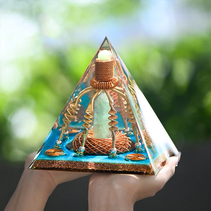 Pyramide énergétique orgone en fil de cuivre et aventurine verte Olivenorma