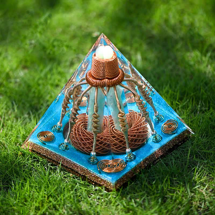 Pyramide énergétique orgone en fil de cuivre et aventurine verte Olivenorma