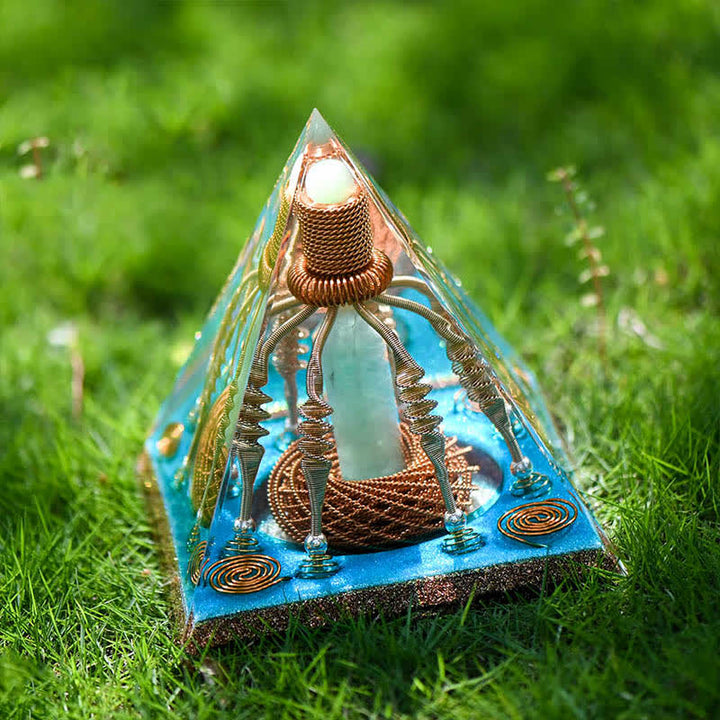 Pyramide énergétique orgone en fil de cuivre et aventurine verte Olivenorma