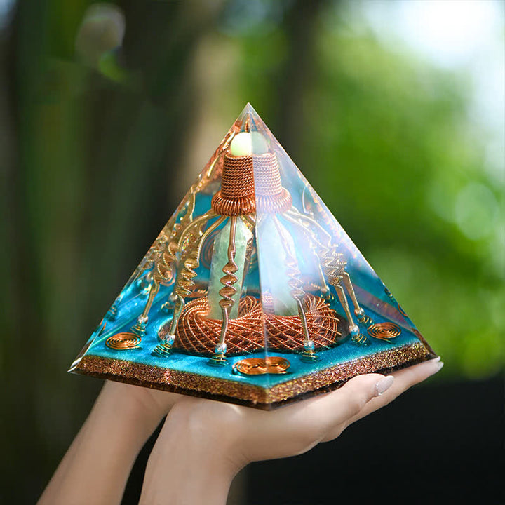 Pyramide énergétique orgone en fil de cuivre et aventurine verte Olivenorma