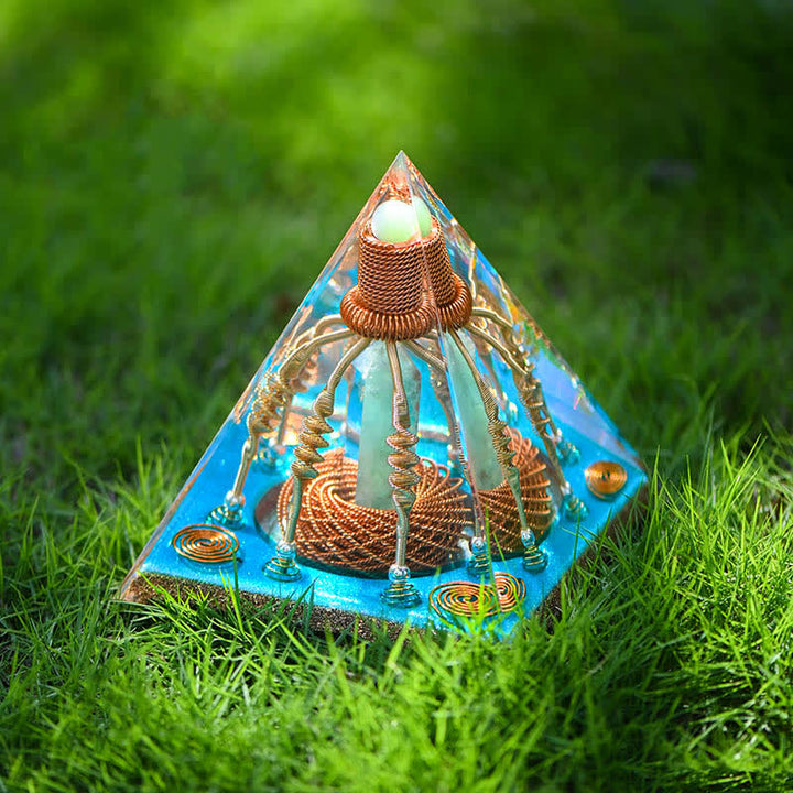 Pyramide énergétique orgone en fil de cuivre et aventurine verte Olivenorma