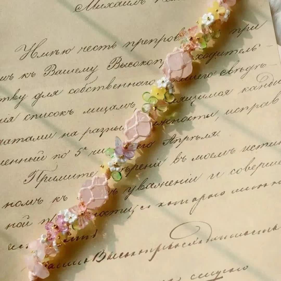 Bracelet tressé à fleurs en quartz rose fabriqué à la main par Olivenorma