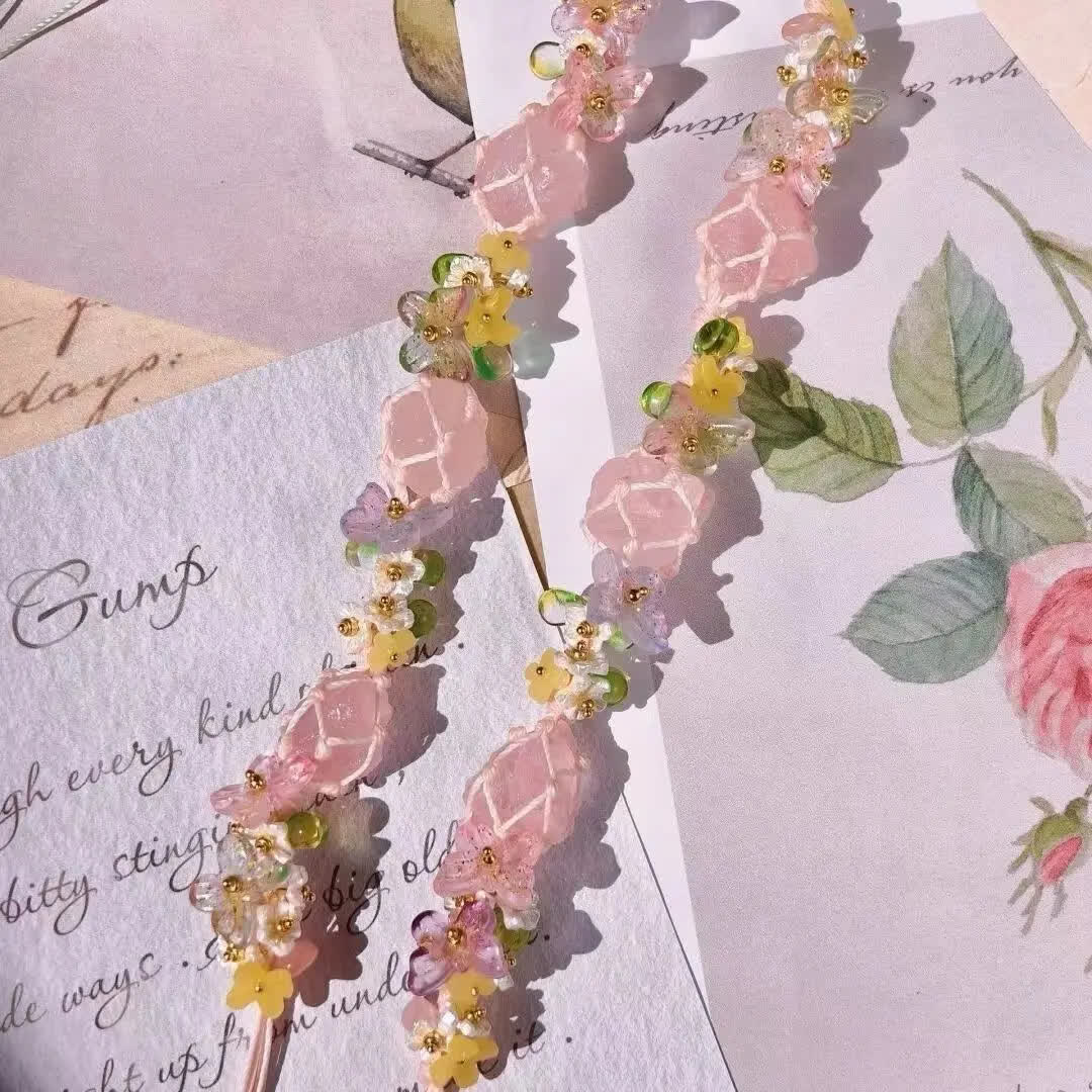 Bracelet tressé à fleurs en quartz rose fabriqué à la main par Olivenorma