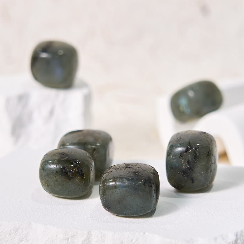 Pierre roulée en labradorite polie naturelle Olivenorma