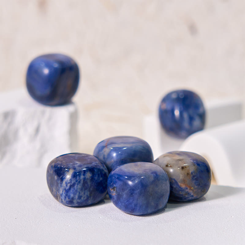 Pierre précieuse naturelle roulée en sodalite bleue Olivenorma
